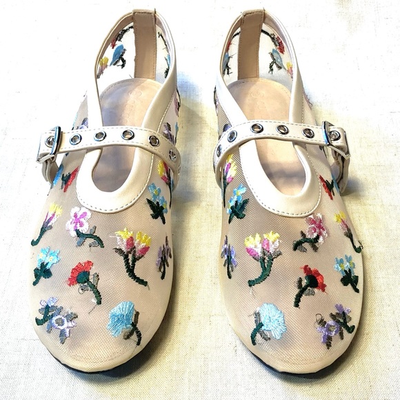 Coutgo Floral Embroidery Mesh Ballet Flats - Picture 3 of 10
